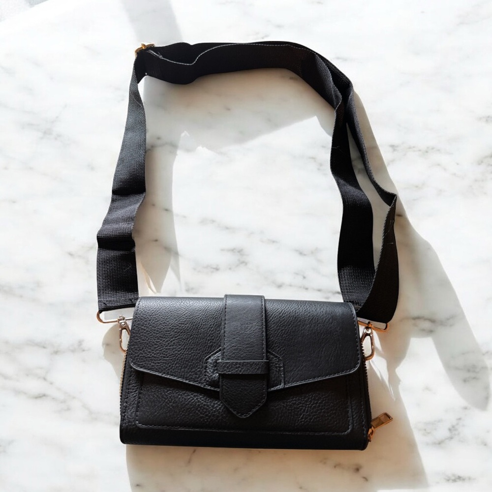 Women’s crossbody/wallet clutch Black vegan leather. Pre-owned but in EUC.